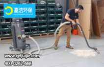 如何給工作中的工業(yè)吸塵器降溫？